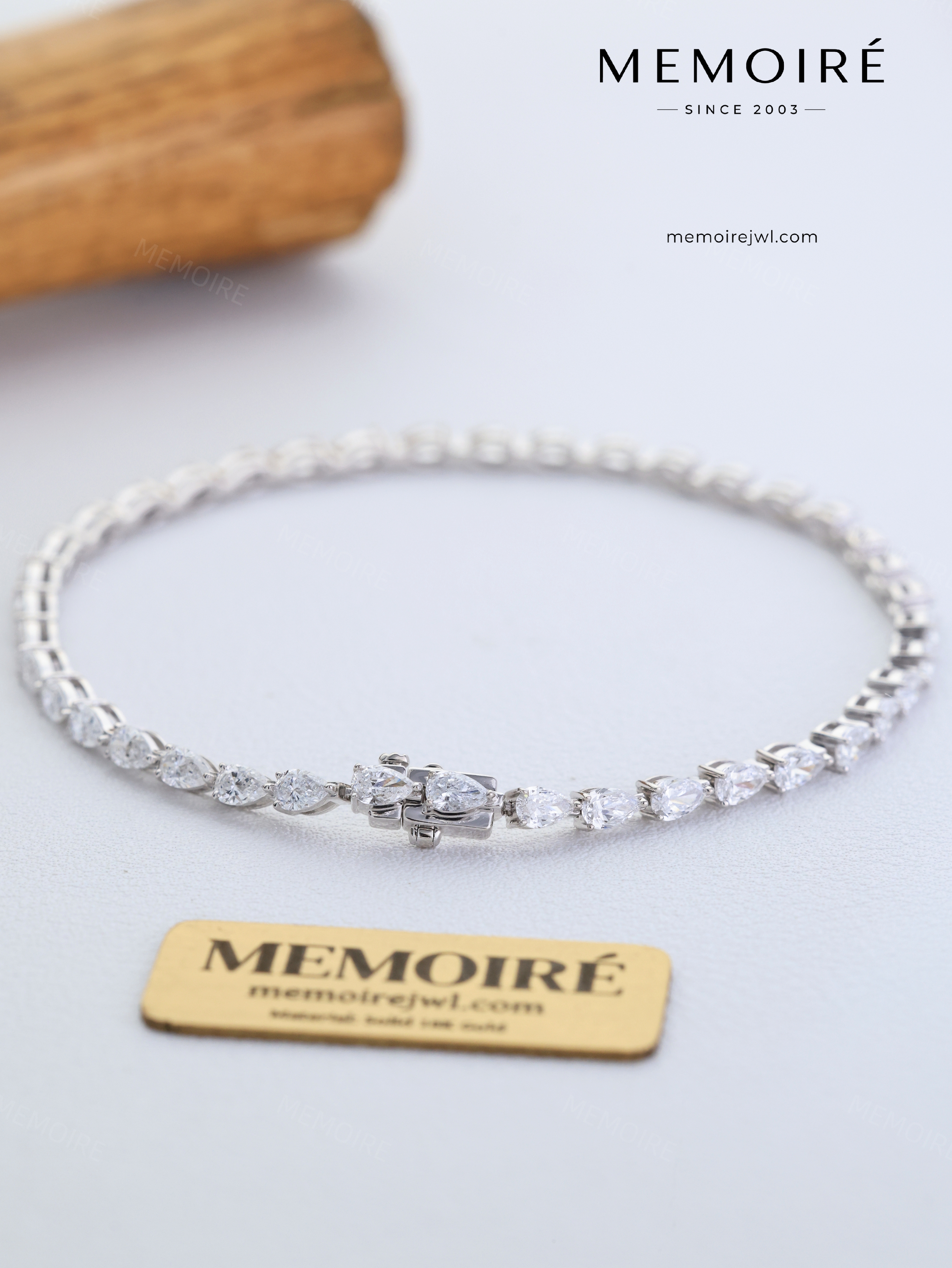 MEMOIRÉ 14K White Gold Pear Cut Teardrop Stone Tennis Bracelet